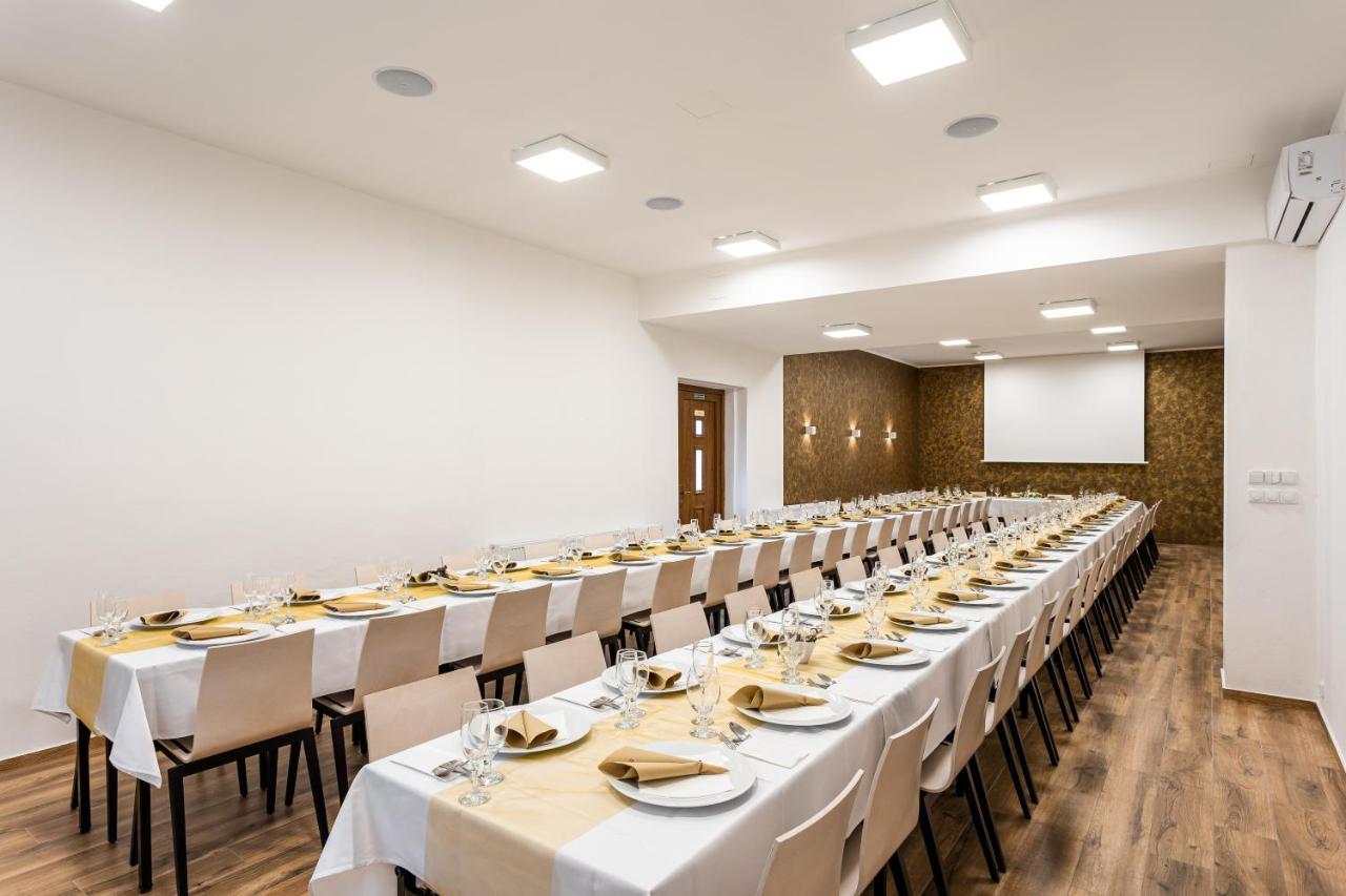 Hotel Jordánek Opočno Esterno foto