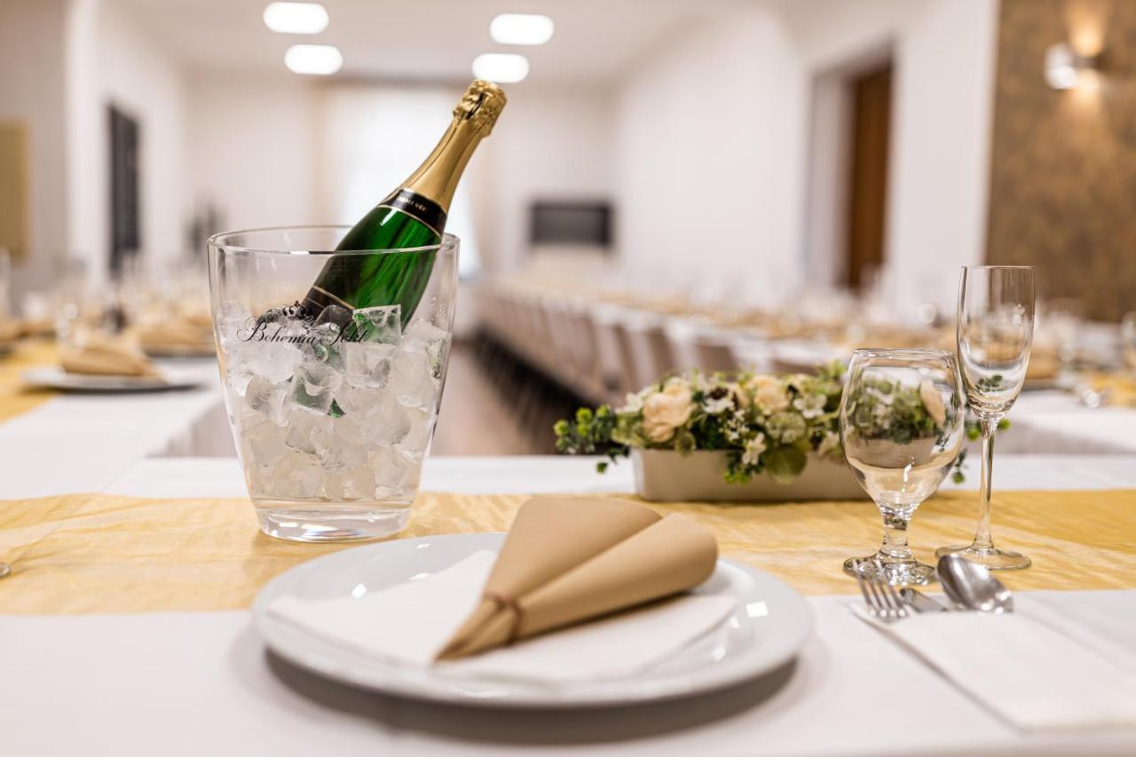 Hotel Jordánek Opočno Esterno foto