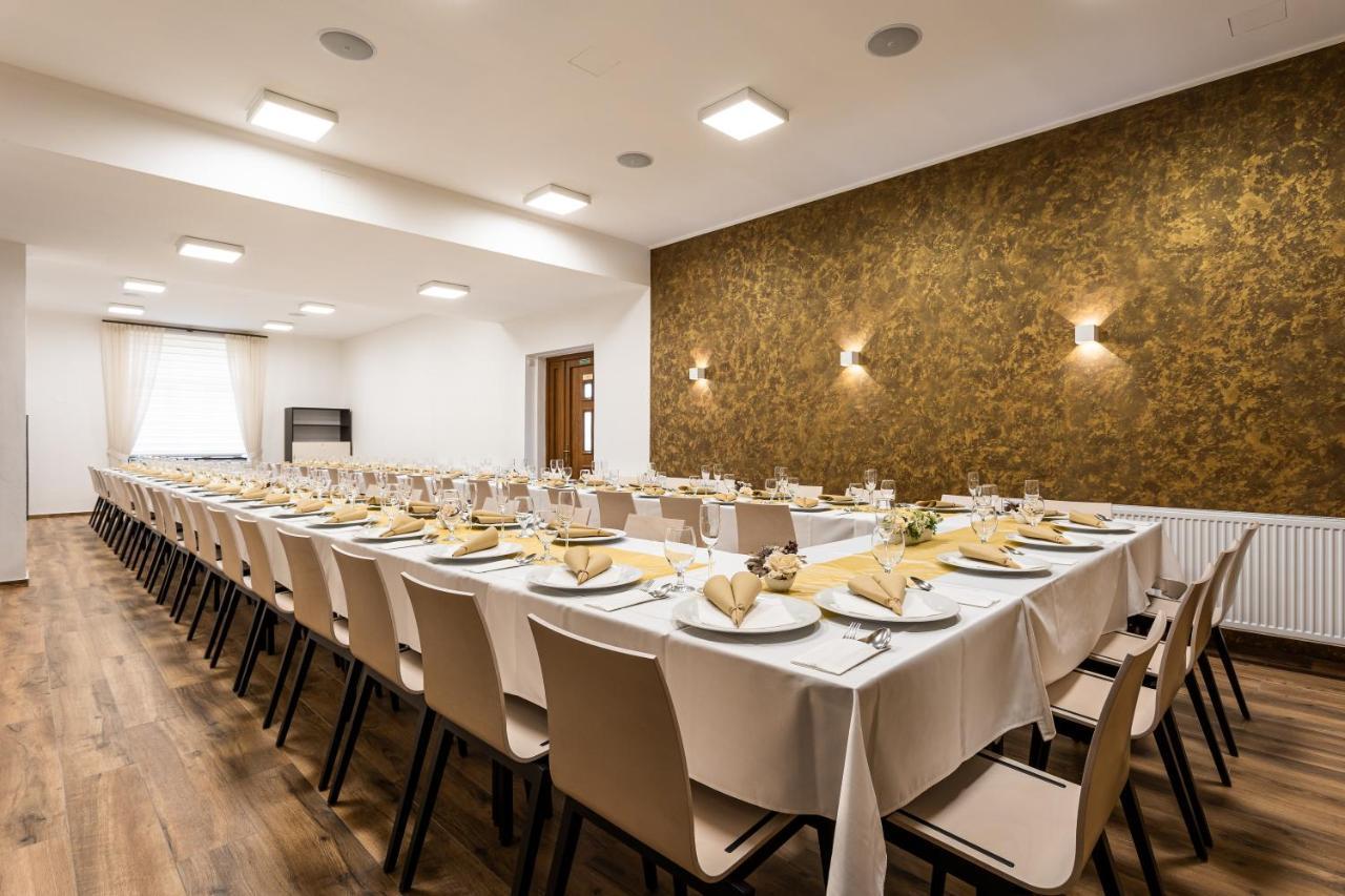 Hotel Jordánek Opočno Esterno foto