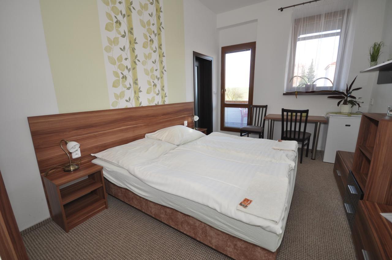 Hotel Jordánek Opočno Esterno foto