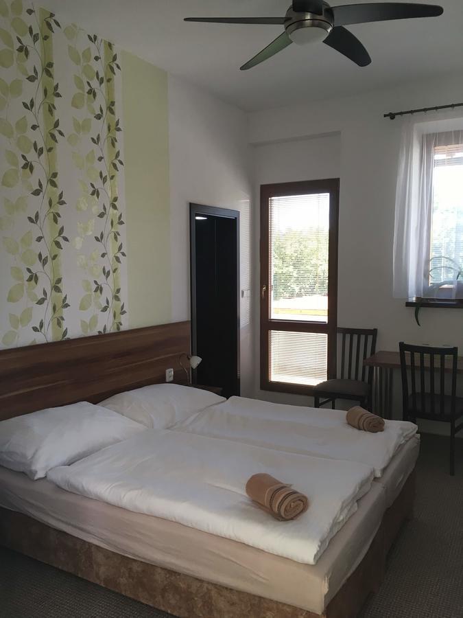 Hotel Jordánek Opočno Esterno foto