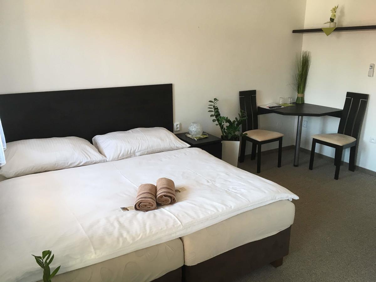 Hotel Jordánek Opočno Esterno foto